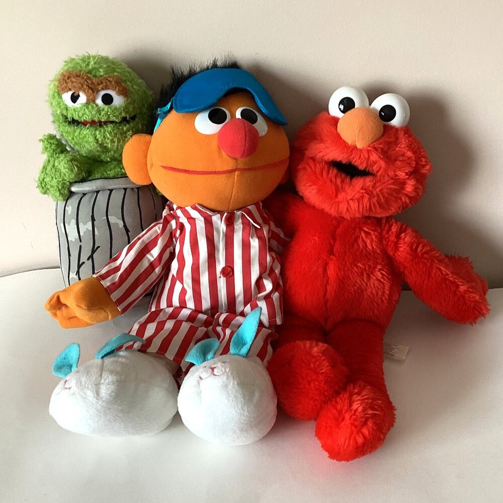 Vintage Sesame Street The Grouch In Garbage Can Elmo Ernie Collectable Soft Toys